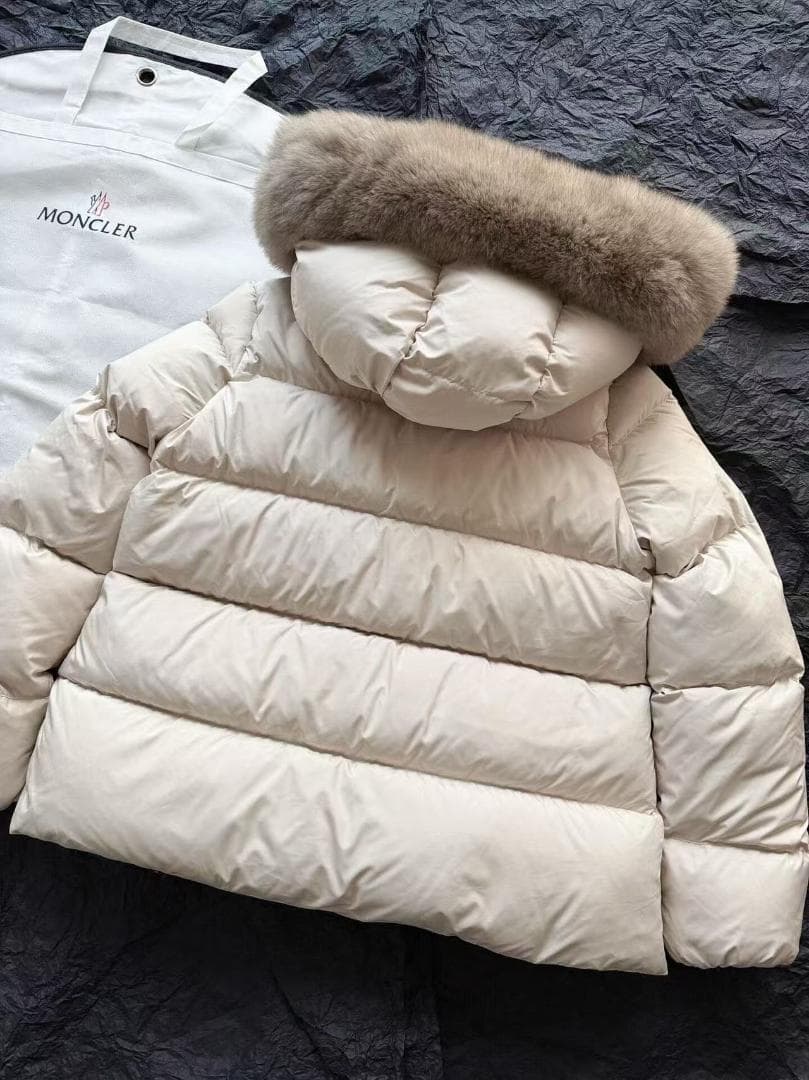 ✨MONCLER✨美品 クリーム色 ダウンジャケット