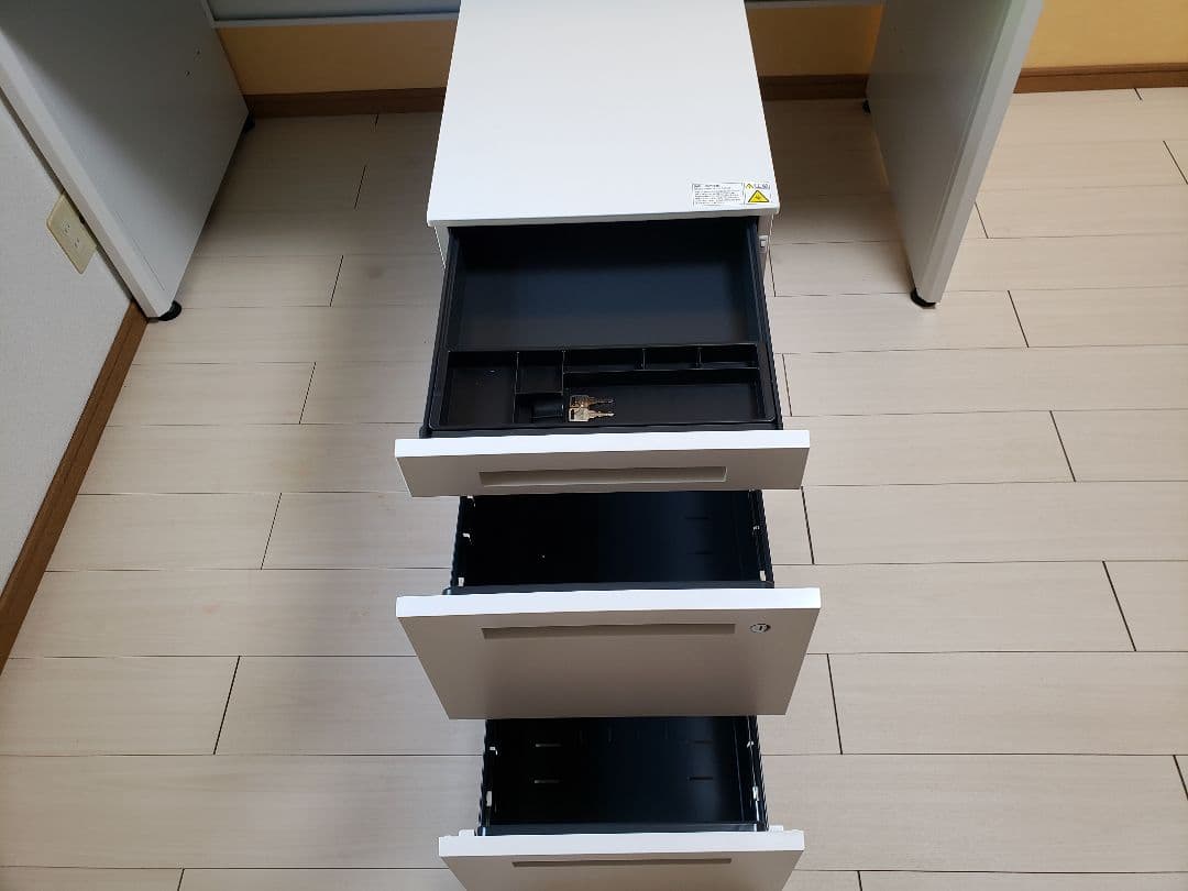 美品手渡可富山市傷防止デスクマット付イトーキCZR1600ミリ平机