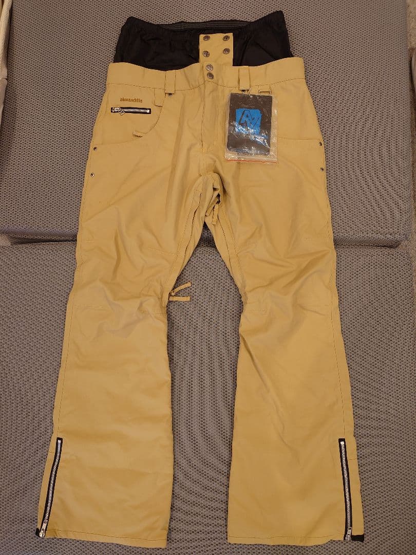 新品ダブルエー AA ALEXANDRITE スノーボードパンツ マスタード色？