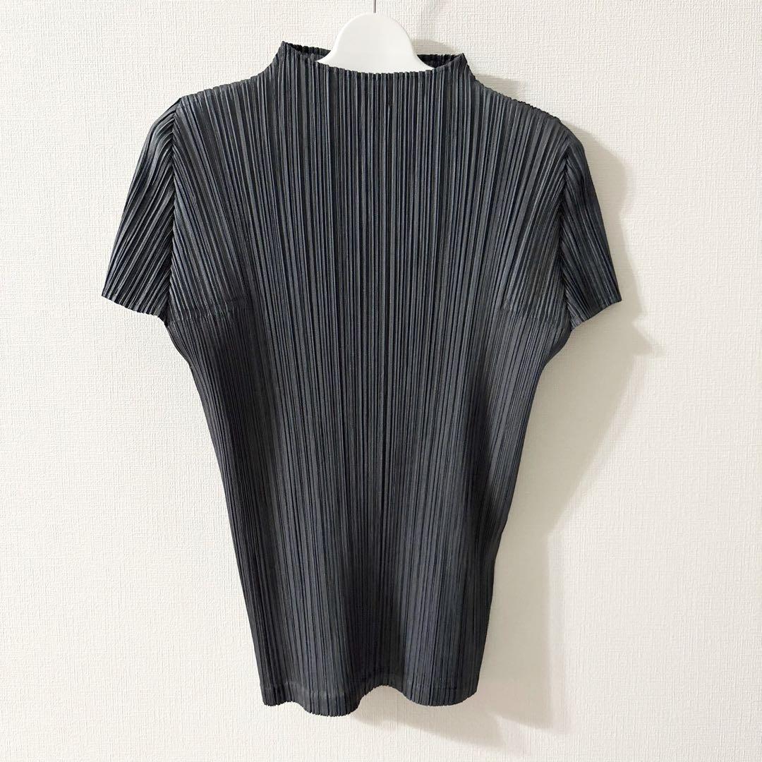 新品タグ付 プリーツプリーズ イッセイミヤケ 半袖 トップス グレー系 サイズ3