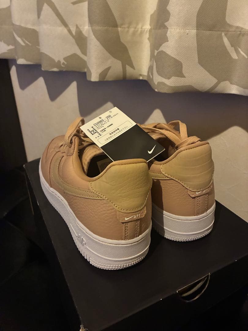 メインカラー···ベージュ モデル名···AIR FORCE 1