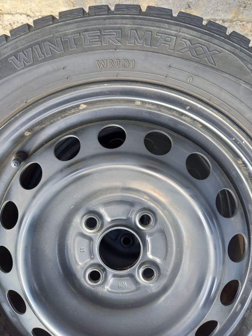 スタッドレスタイヤ&ホイール４本セット　アクアなど 175/65R15ダンロップ
