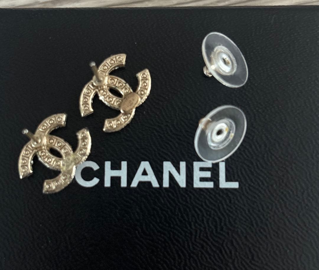 CHANEL ロゴデザイン パールピアス（両耳）