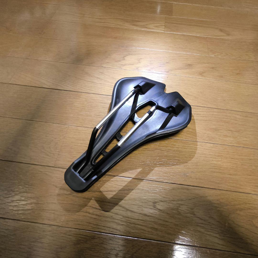 【値下げ️⭕️】ハニカム構造 自転車用サドル