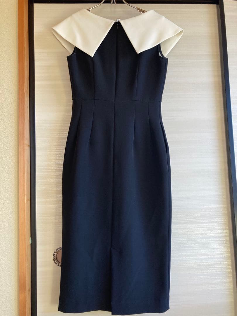 タグ付き新品未使用JENNE 黒と白の大きな襟付きワンピース