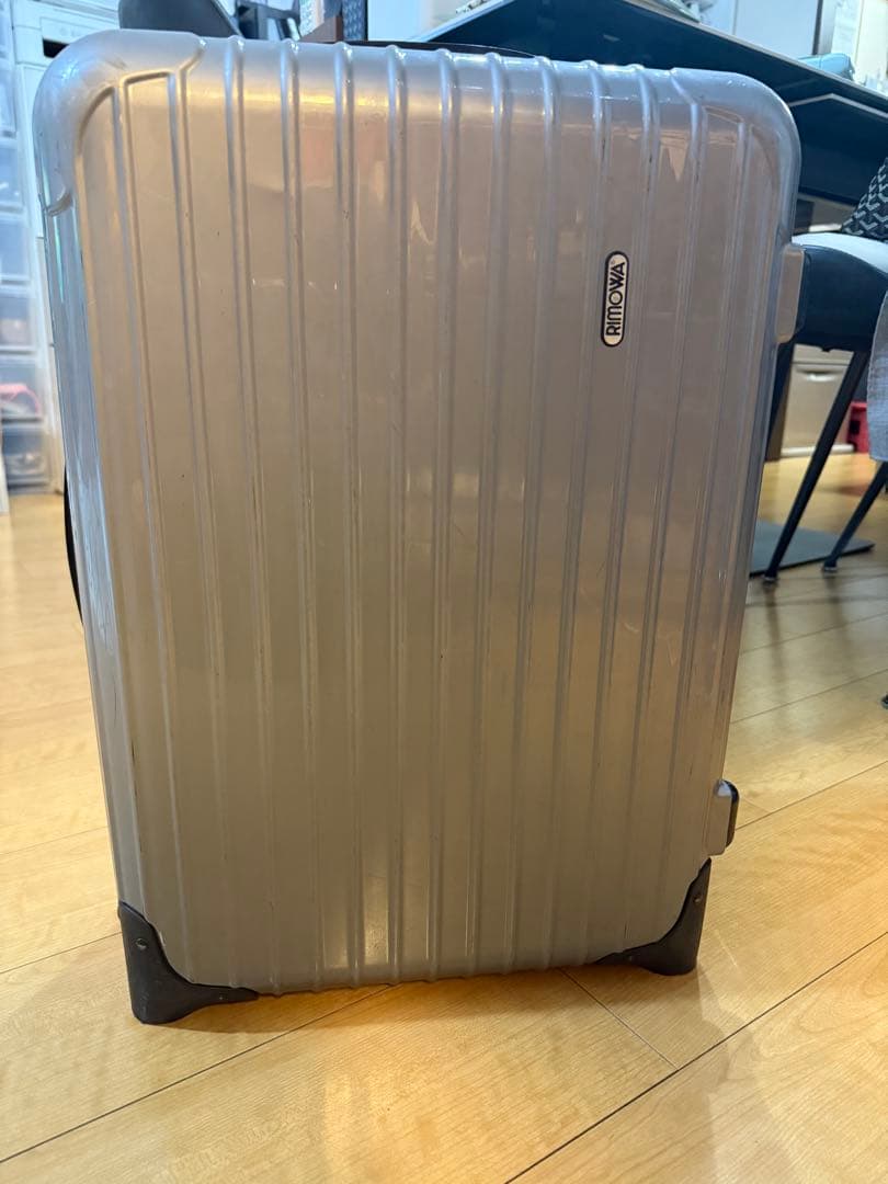 RIMOWA サルサ　シルバー機内持ち込みサイズ