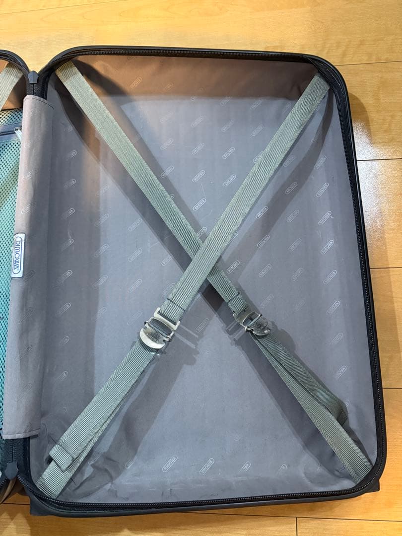 RIMOWA サルサ　シルバー機内持ち込みサイズ