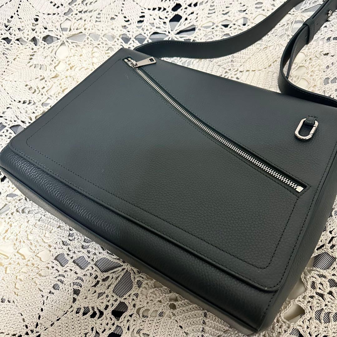 現行モデル☆定価77000円☆ほぼ未使用☆フルラ☆メッセンジャーバッグ☆グレー