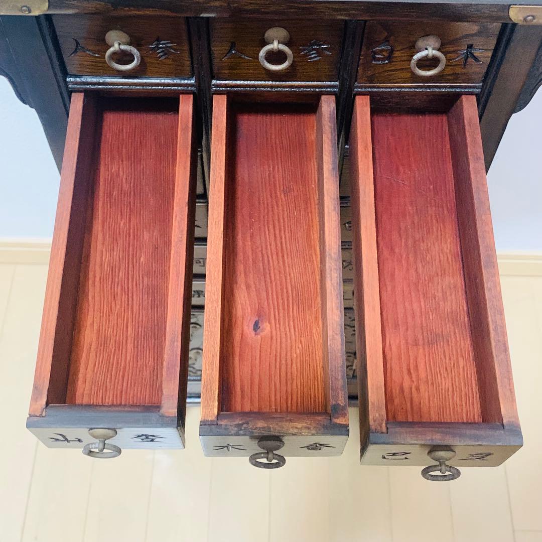 李朝　薬箪笥　時代箪笥　引き出し18杯 扉1箇所