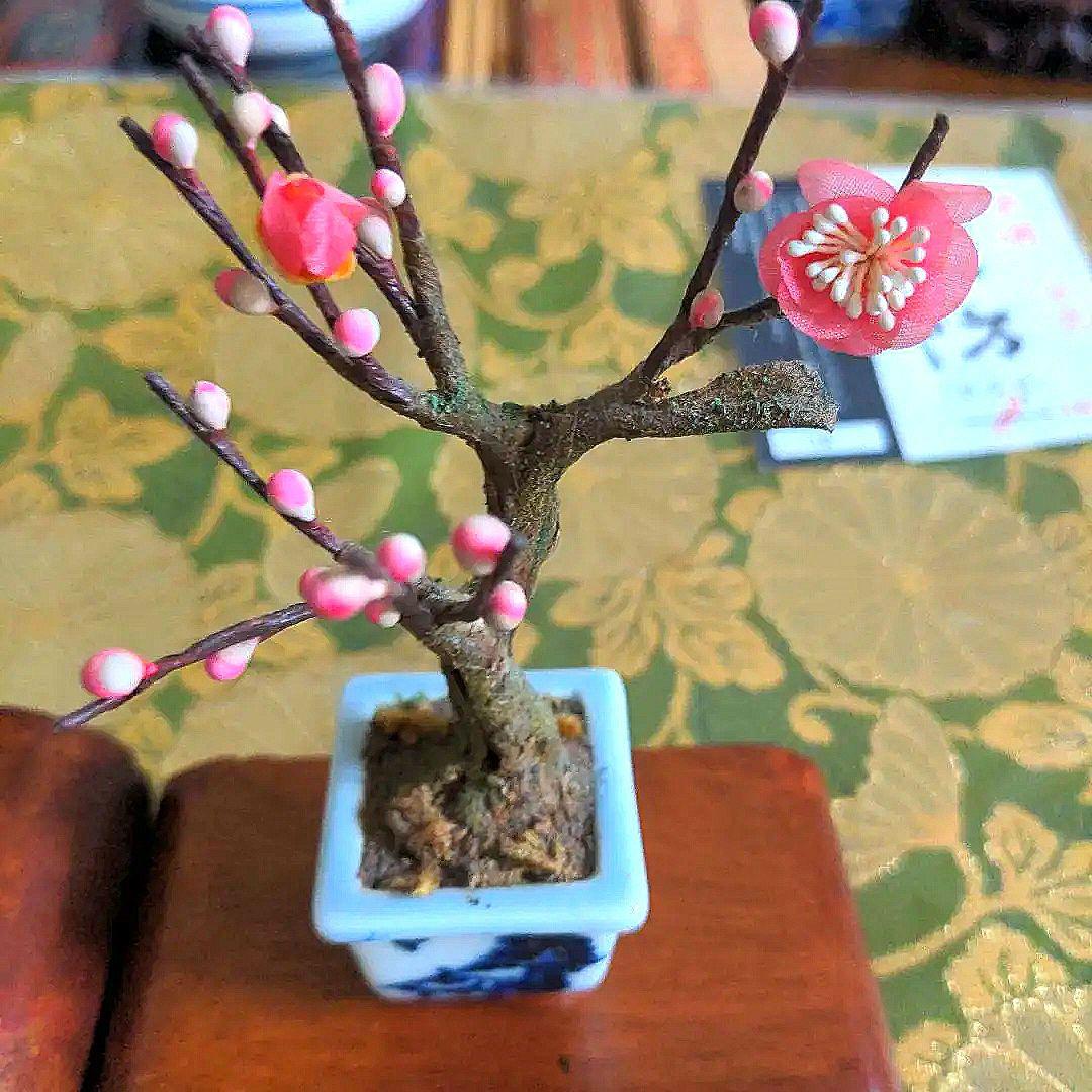 【最終価格】紅白梅豆盆栽（作り物）ミニサイズ 置物（花台付）一対
