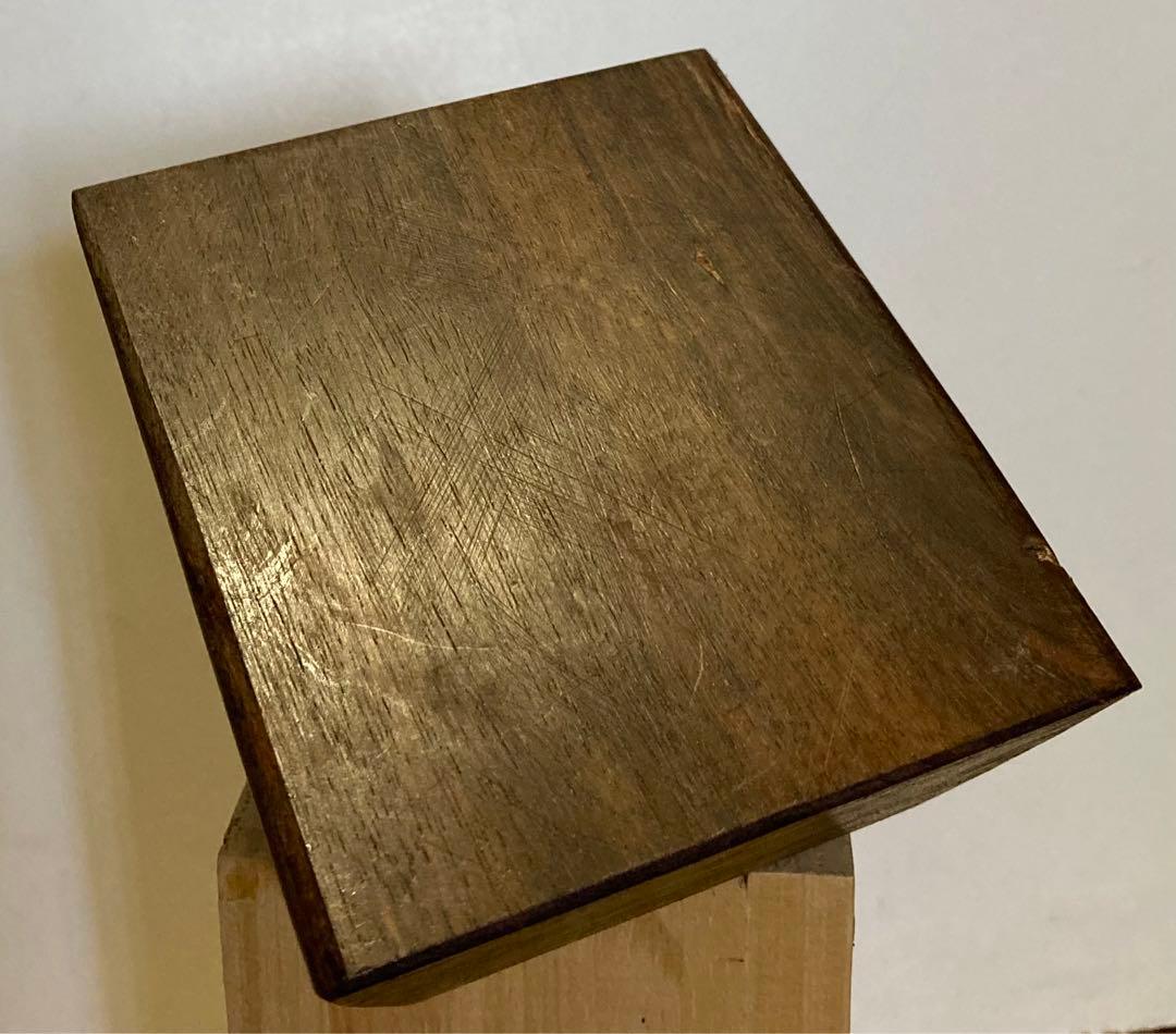 【彫刻】右手　金属製置物　木製台座　オブジェ　美術工芸品　モダンアート 手型