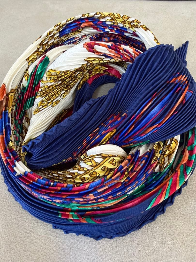 エルメス　プリーツスカーフ　LES RUBANS DU CHEVALIER