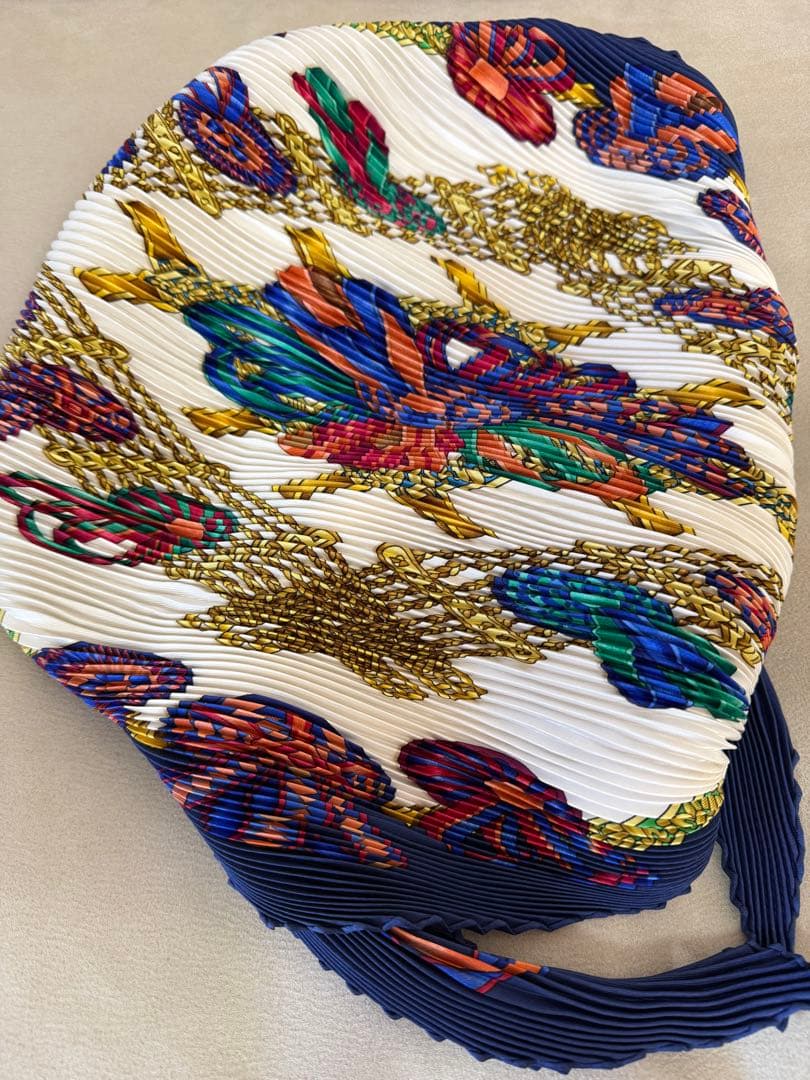 エルメス　プリーツスカーフ　LES RUBANS DU CHEVALIER