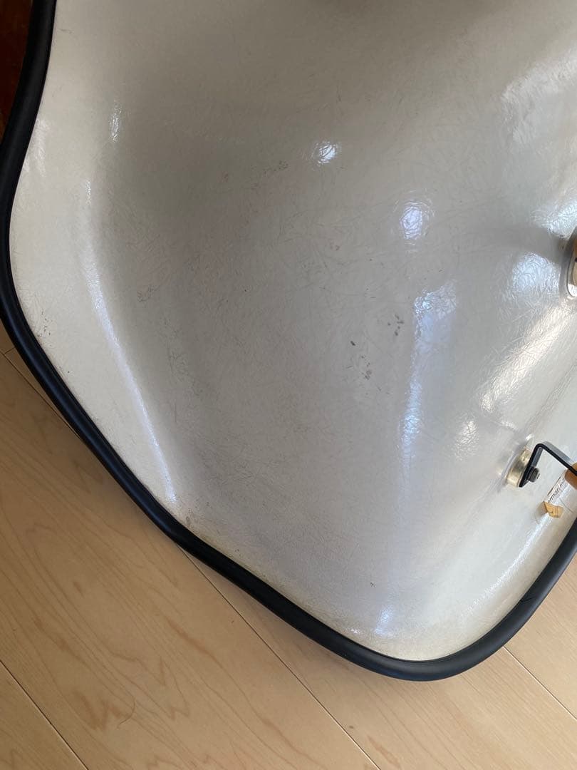 ハーマンミラー　アームシェルチェア