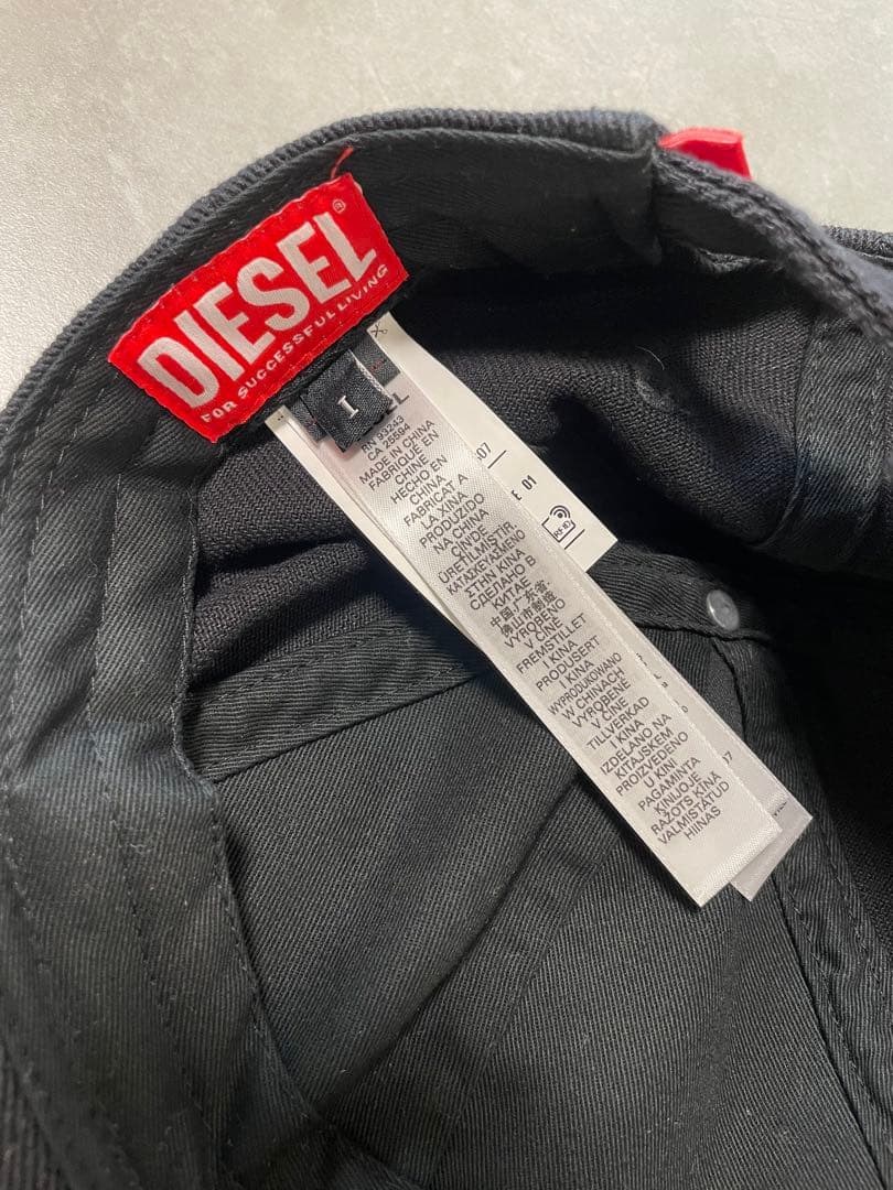 DIESEL ブラック メタルロゴ　Dロゴ　キャップ