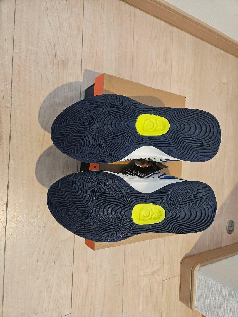 NIKE　KD18EP　バスケットボールシューズ ホワイト/ブルー/イエロー