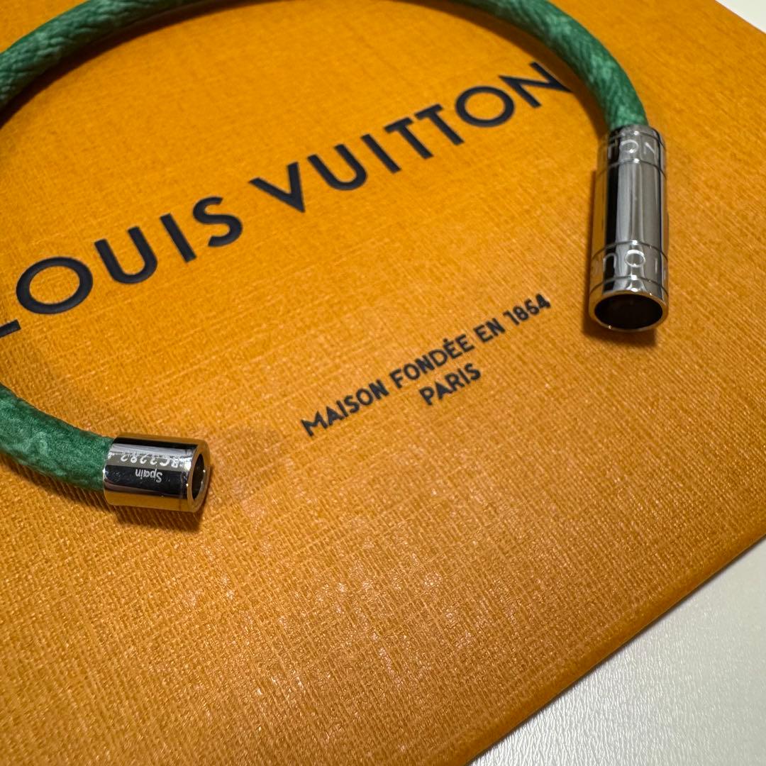Nyx【美品】Louis Vuitton グリーンレザーブレ