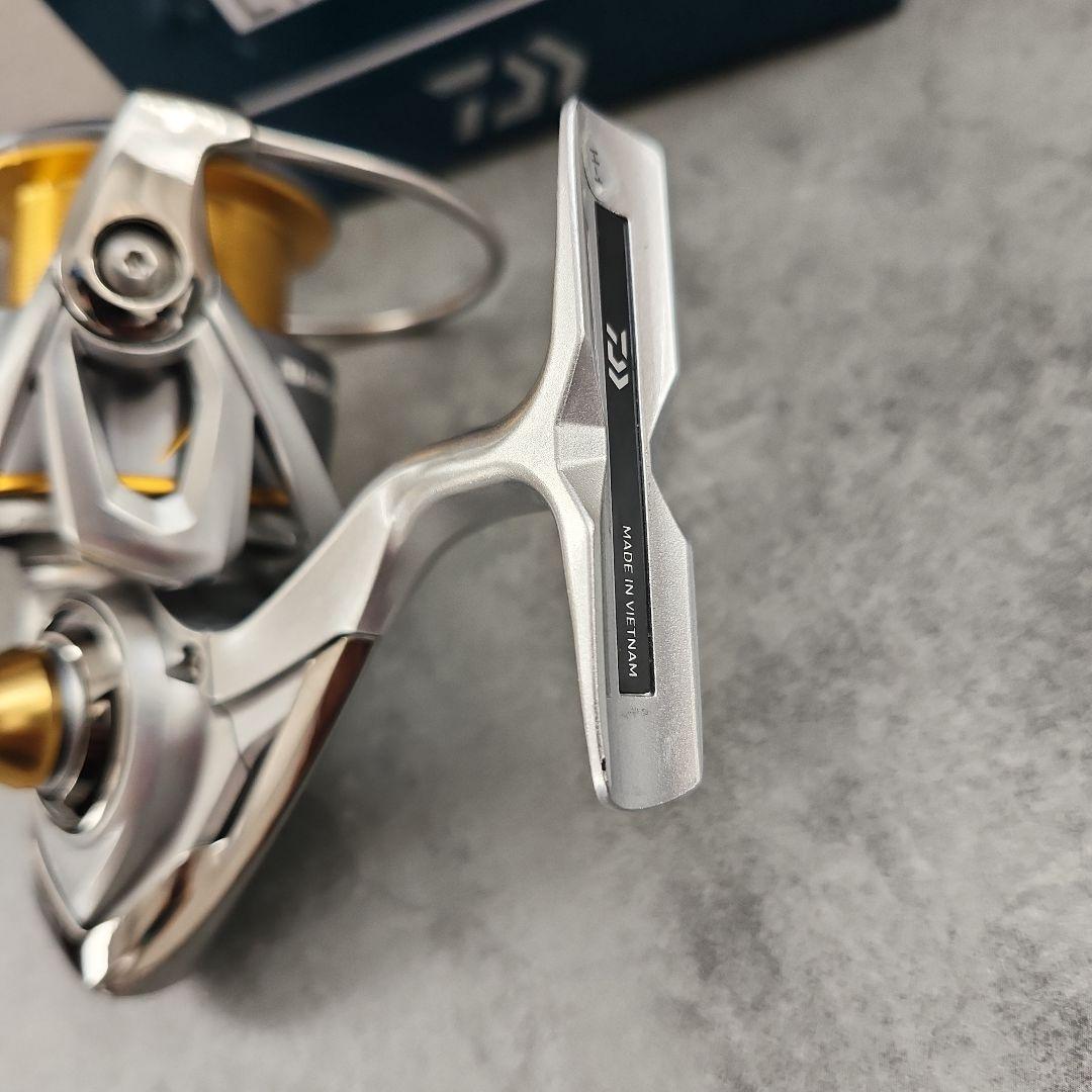 Daiwa 21 FREAMS LT 4000-CXH スピニングリール