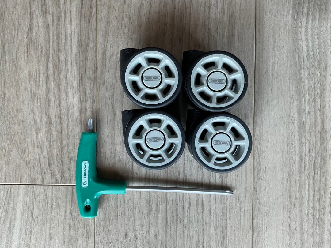 絶*代様 リモワ パイロット 4輪 932.51 37L