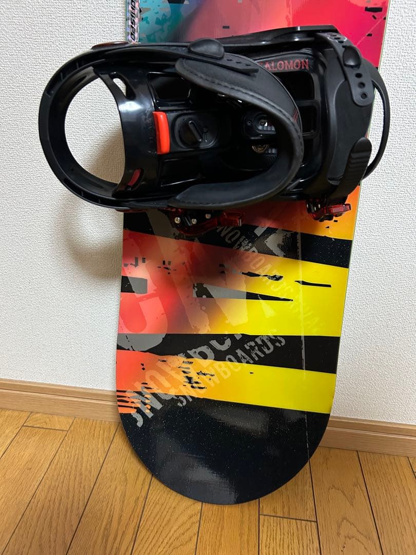 【新品、未使用】SALOMONのスノーボードとサロモンのバィンディングのセット