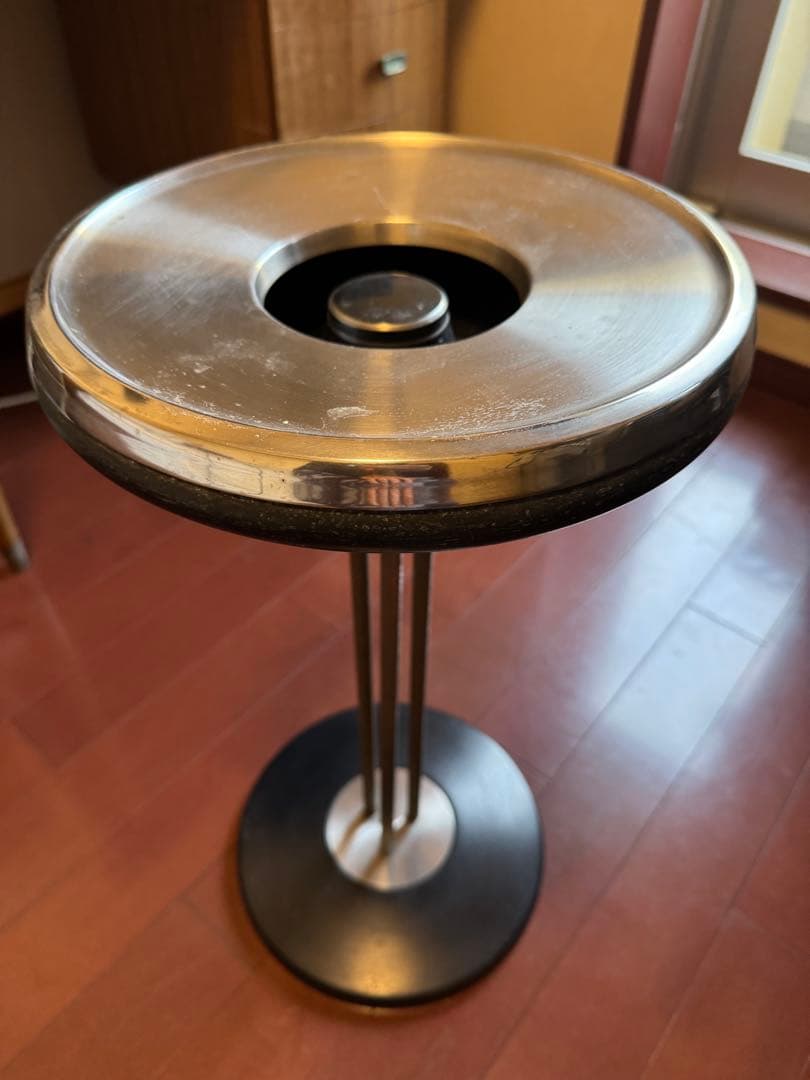 【ヴィンテージ風】ステンレス スタンド型灰皿／サイドテーブル風デザイン