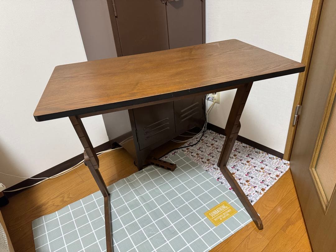 ブラウン木製折りたたみテーブル