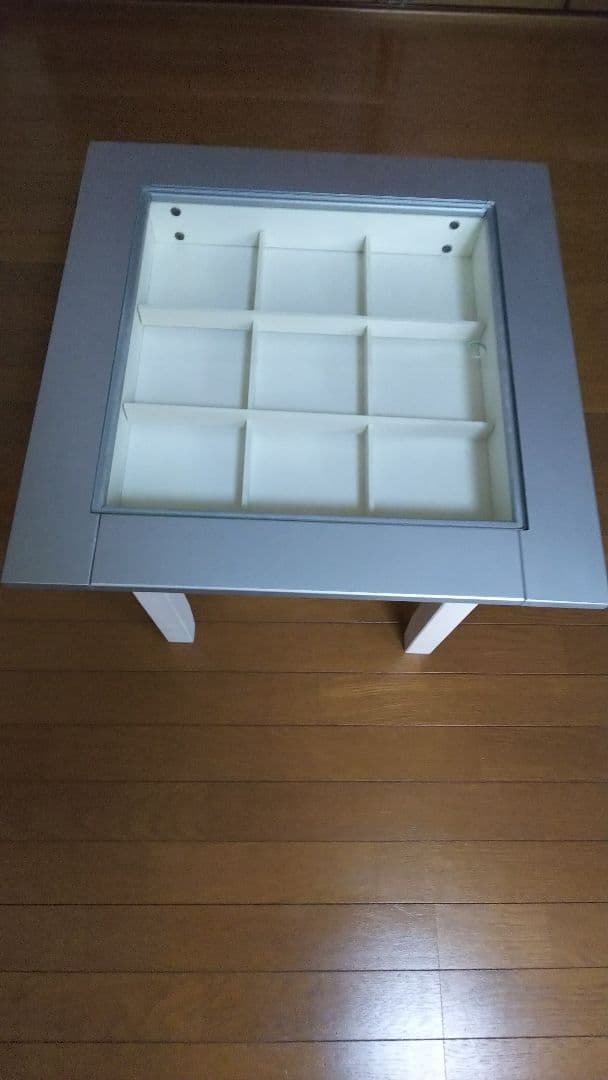 新生活のお供に‼️おしゃれなコレクションテーブル 模様替えに❗️