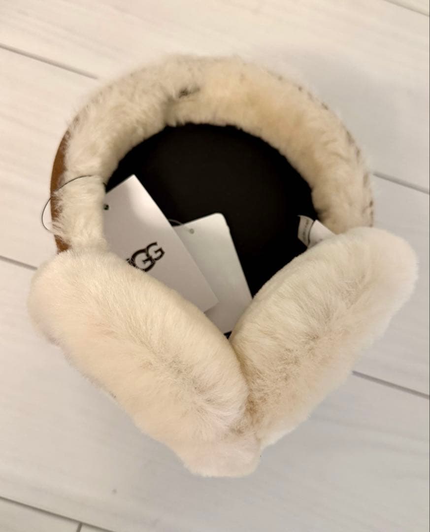 UGG シープスキン エンブロイダリー　イヤマフ