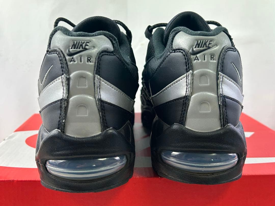 ぎ*な様 ナイキ エア マックス 95 エッセンシャル　売り切り