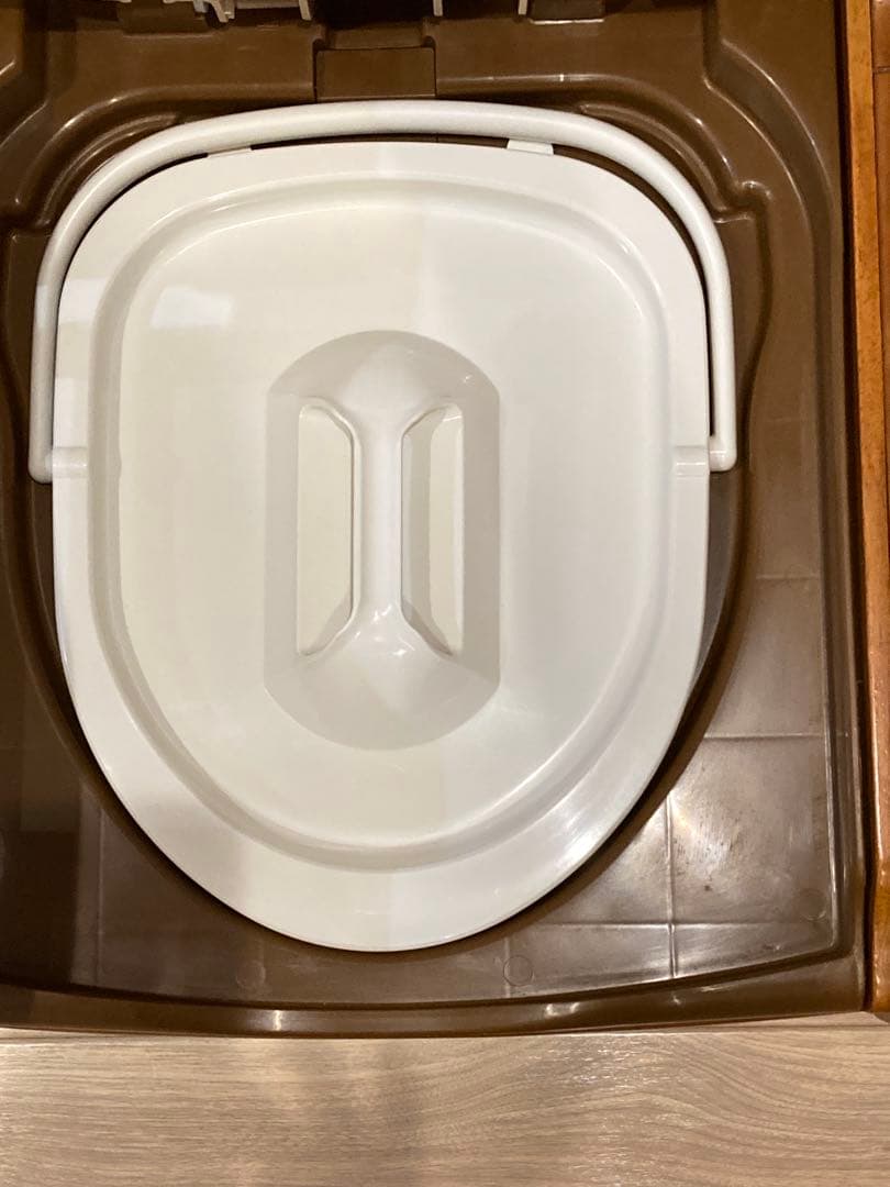 木製ポータブルトイレ アームレスト付き