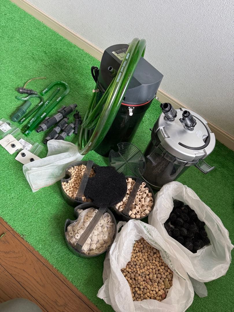 外部フィルターと多様なろ材セット