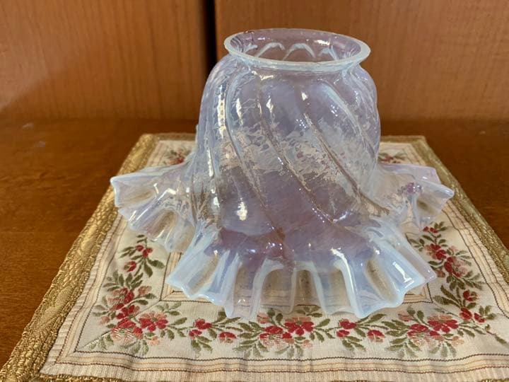 アンティーク　オパールセント　ガラスランプシェード