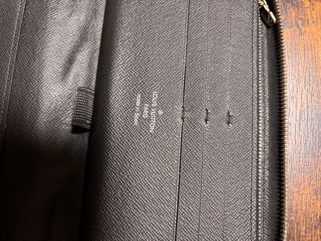 Louis Vuitton エピレザー 長財布 黒