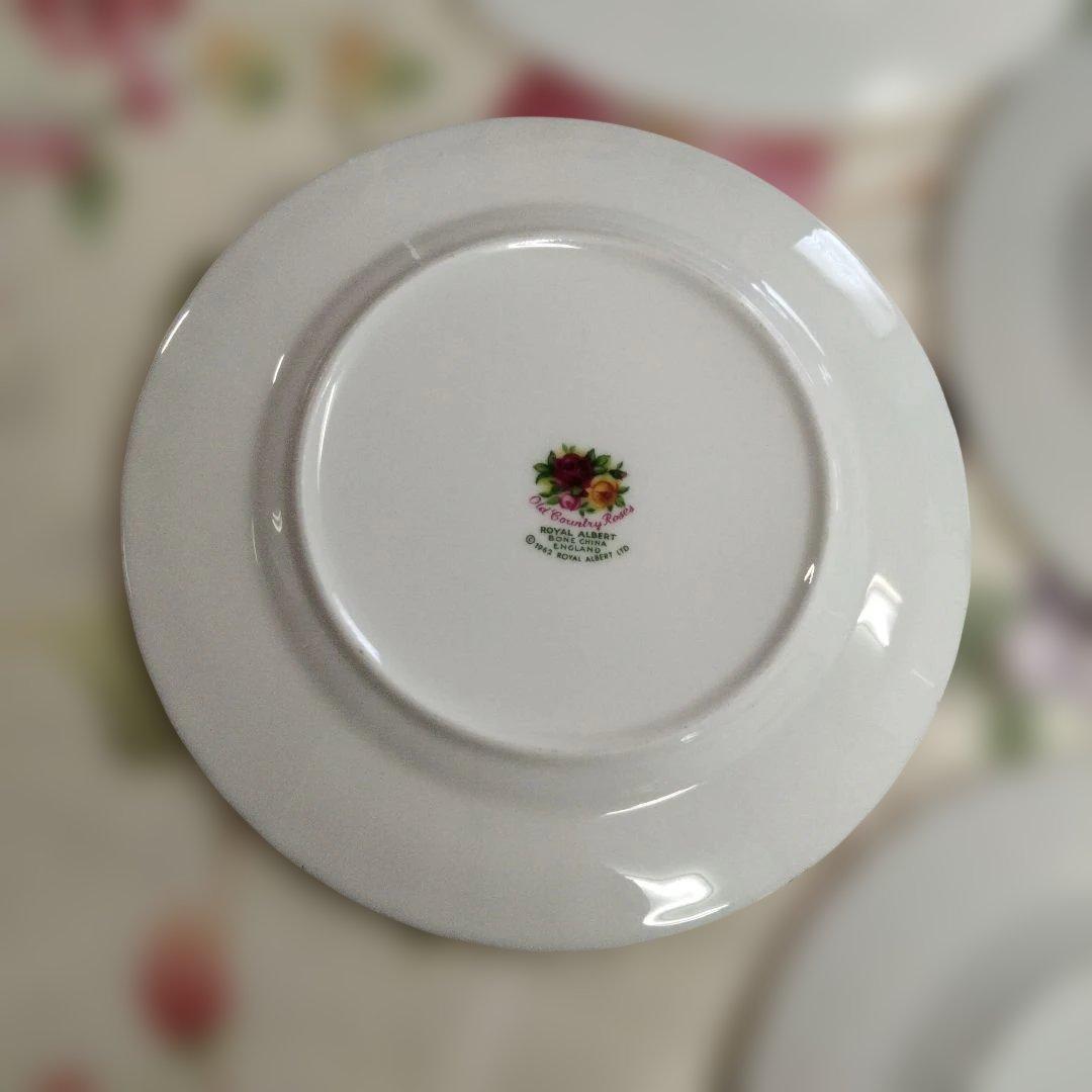 ロイヤル　アルバート　ケーキ皿４枚と皿１枚　メルカリコンパクト便匿名発送