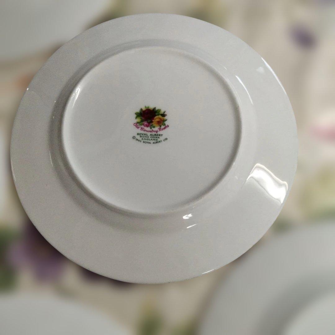 ロイヤル　アルバート　ケーキ皿４枚と皿１枚　メルカリコンパクト便匿名発送