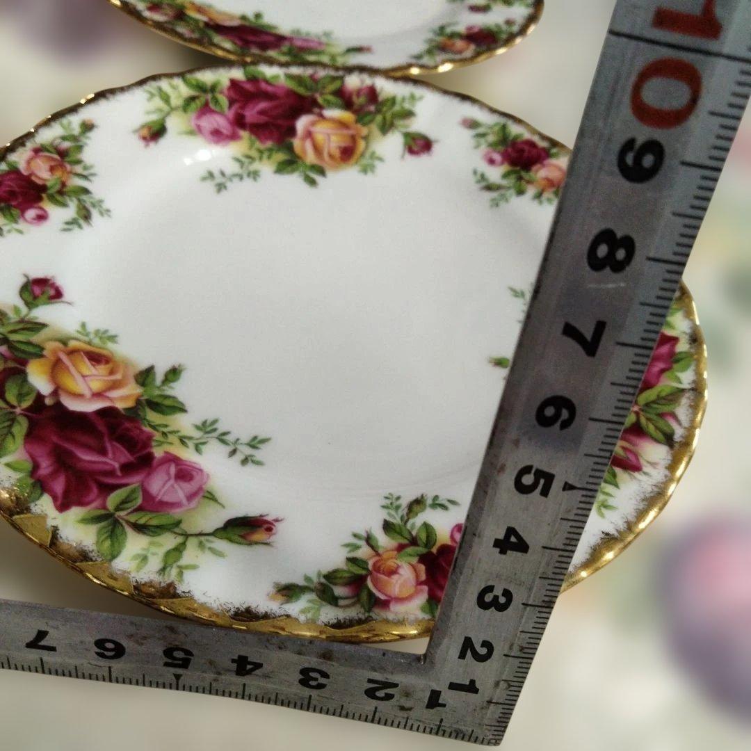 ロイヤル　アルバート　ケーキ皿４枚と皿１枚　メルカリコンパクト便匿名発送