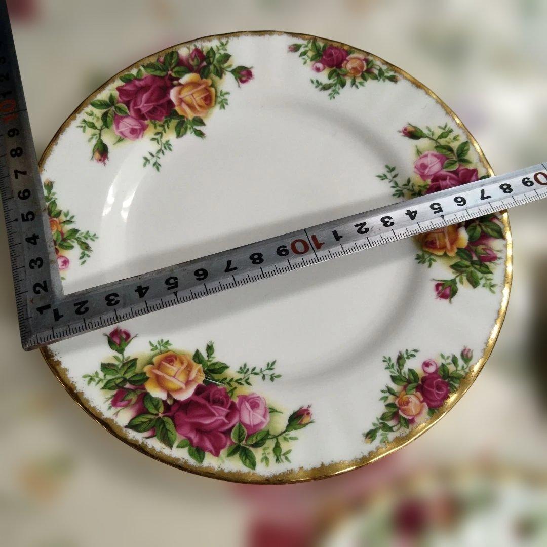 ロイヤル　アルバート　ケーキ皿４枚と皿１枚　メルカリコンパクト便匿名発送