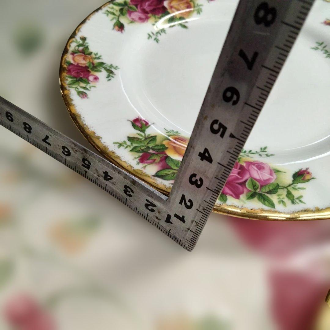 ロイヤル　アルバート　ケーキ皿４枚と皿１枚　メルカリコンパクト便匿名発送