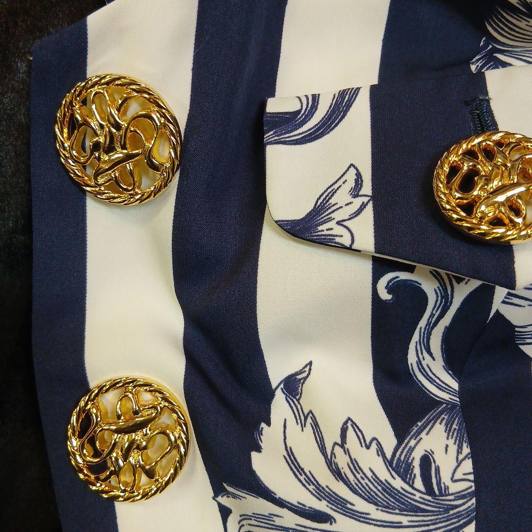 ネイビーとホワイトのストライプジャケット