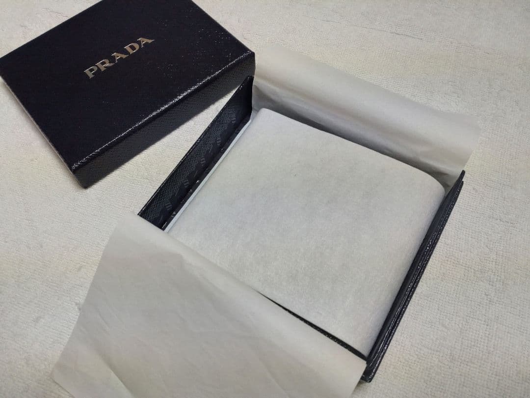 新品　PRADA　メンズ 二つ折り財布 2MO738　SAFFIANO　ブラック