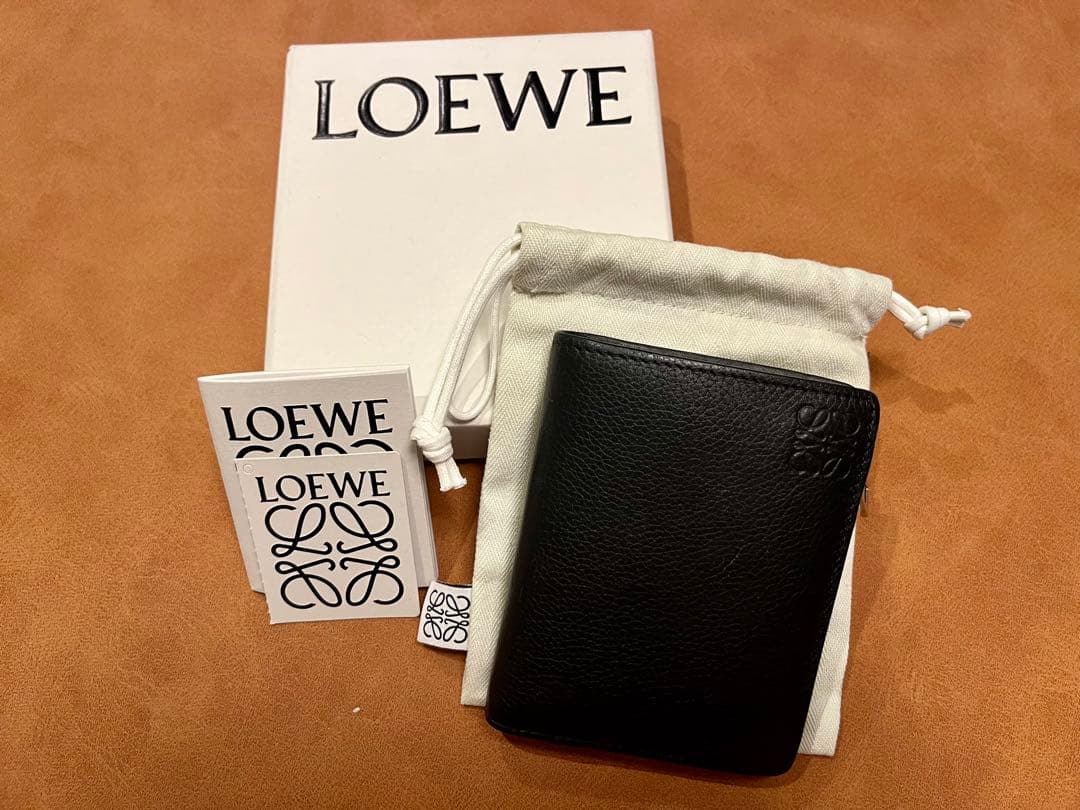 【LOEWE】スリム コンパクト ウォレット（ソフトグレインカーフ）