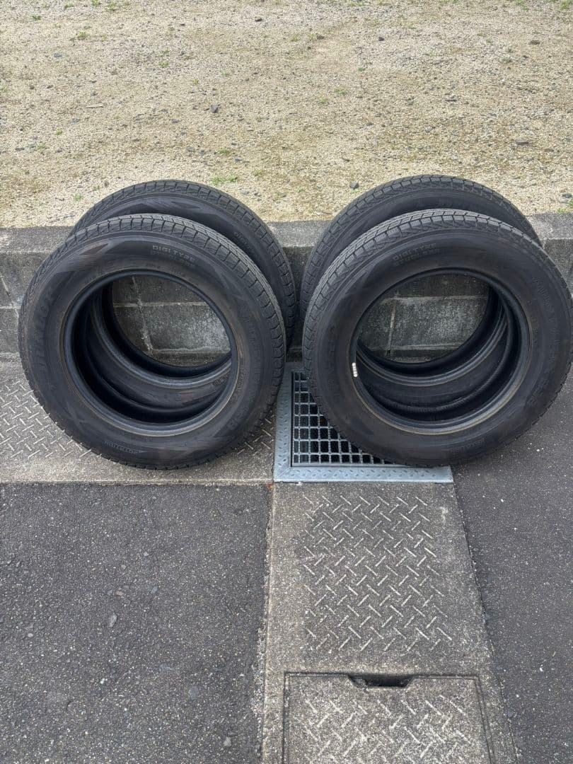 175/80/16 SUV用スタッドレスタイヤ4本！