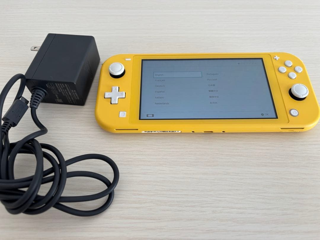 【匿名】Nintendo Switch Lite イエロー、充電器付き