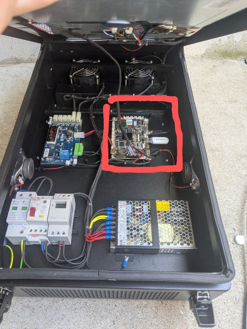 屋外防水設計 21.5型 デジタルサイネージ（タッチパネル・Android搭載）