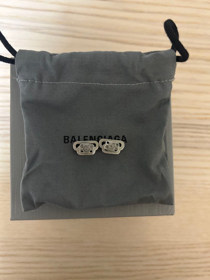 BALENCIAGA BB シルバートーン メタルスタッドピアス