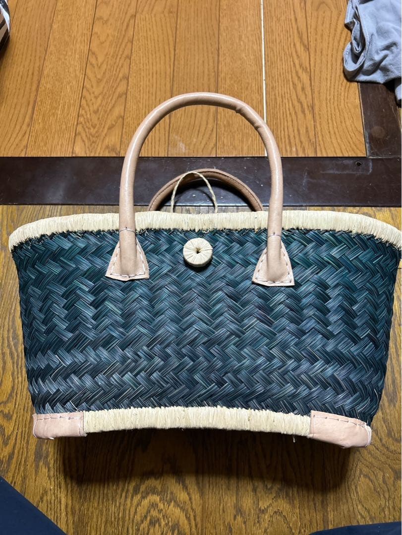 フランスマダガスカルのマルシェバック　ダークグリーン かごバッグ　貴重品　SS