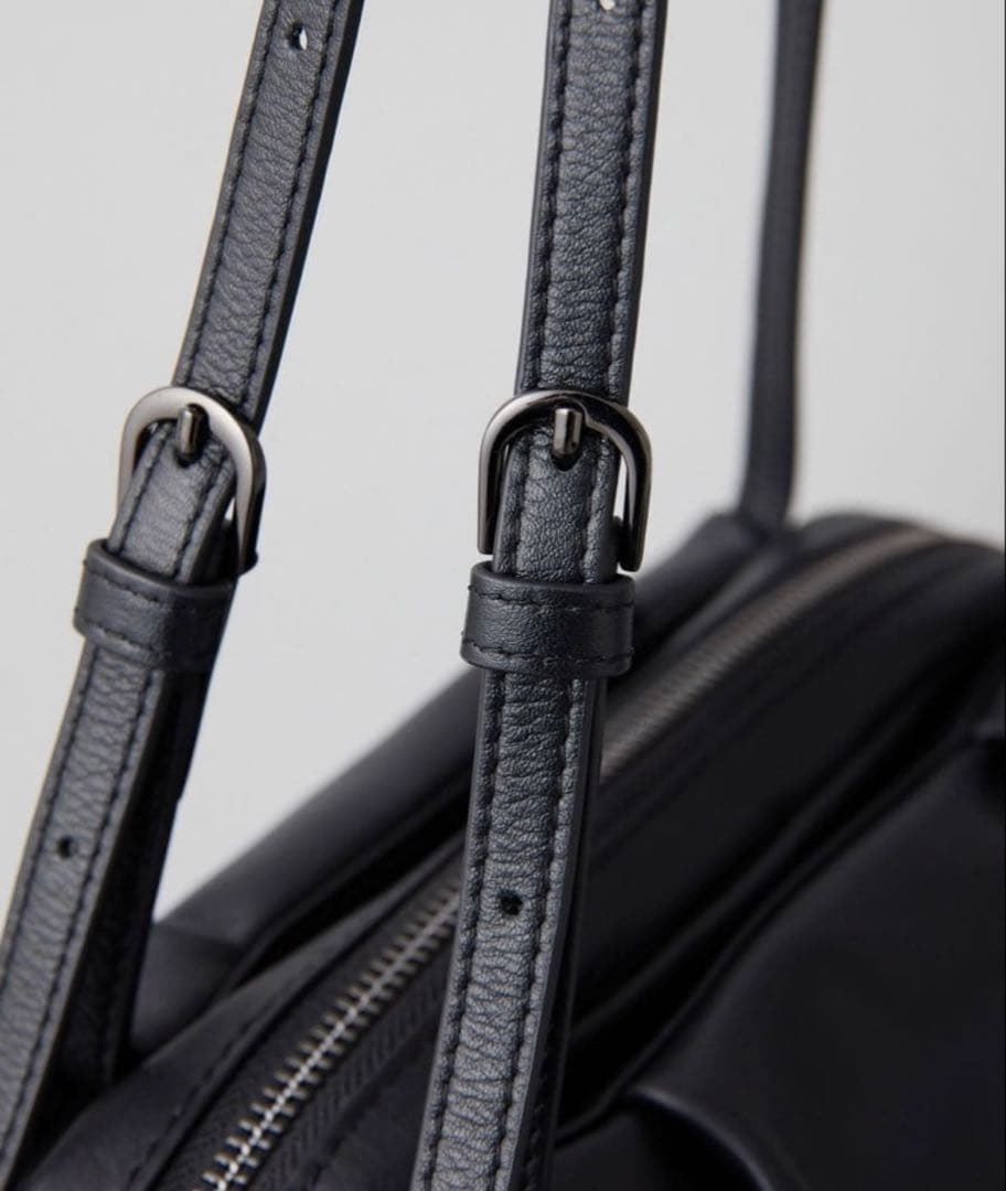 イア パピヨネ　コロンボストンバッグ ブラック