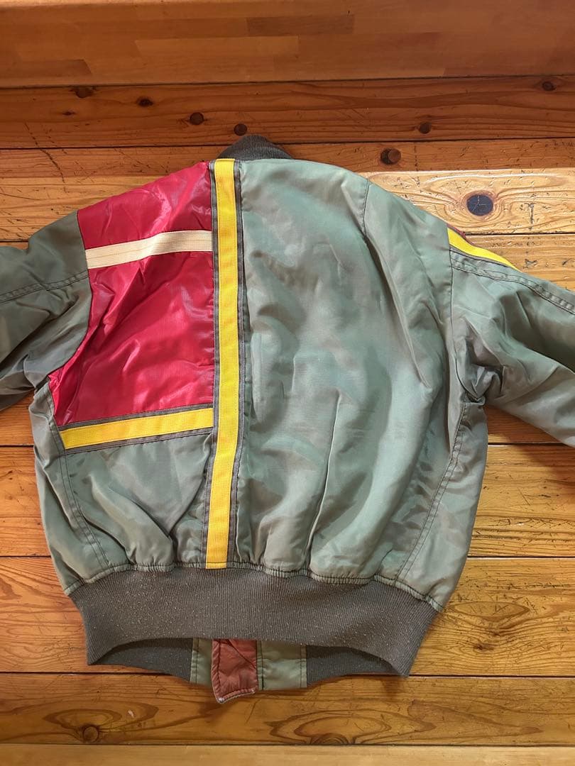 AVIREX MA-1 フライトジャケット グレー/レッド/イエロー