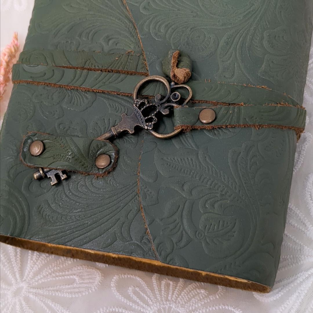 インドのアンティーク雑貨✨魔法のジャーナル✨天然レザー製／ノート／ヴィンテージ