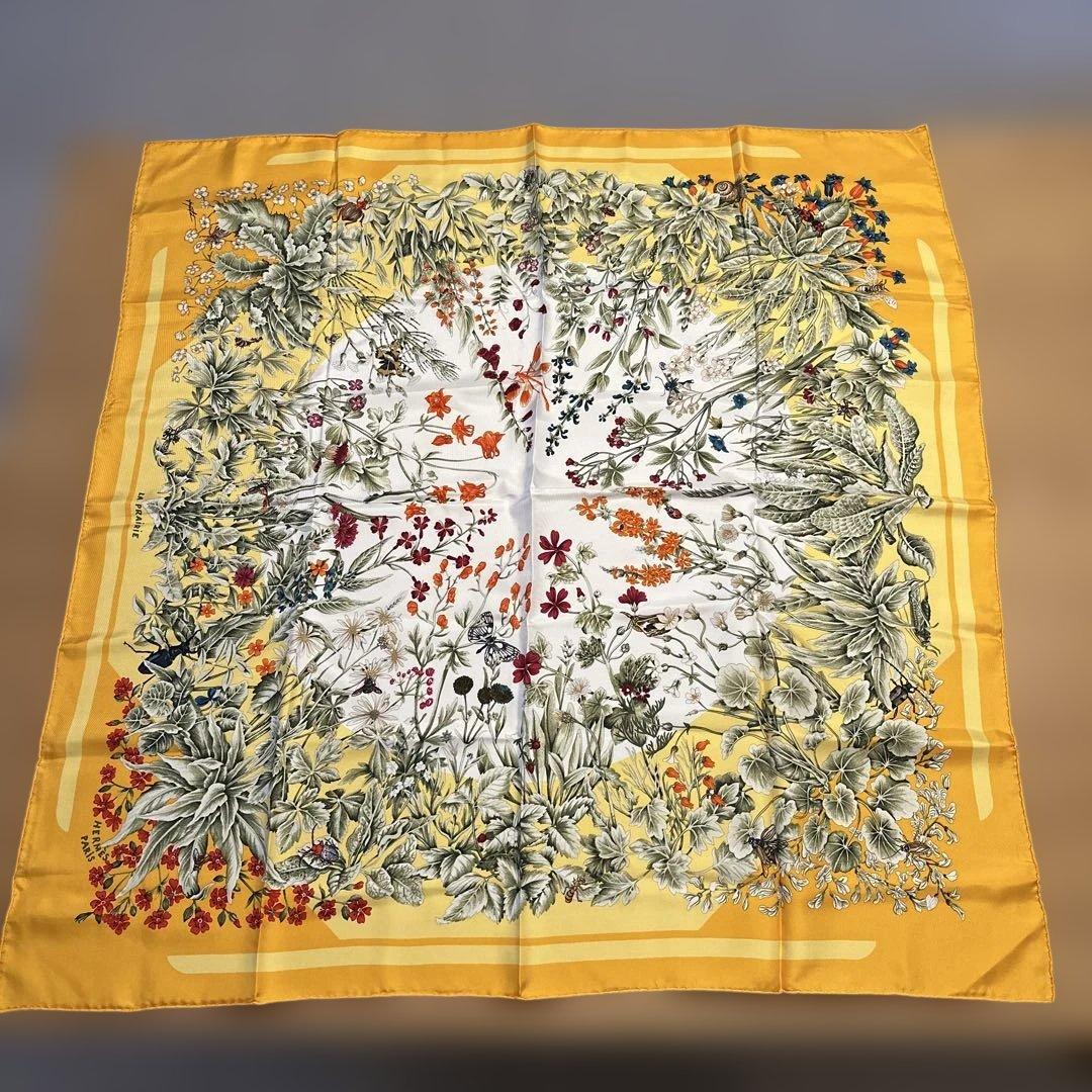 美品　HERMES 花柄 スカーフ